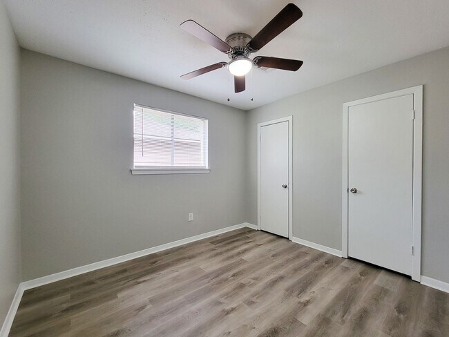 Building Photo - REMODELED 3 BEDROOM LEASE HOME WITH ALL THE UPGRADES THROUGHOUT. COME TAKE A LOOK AT THIS