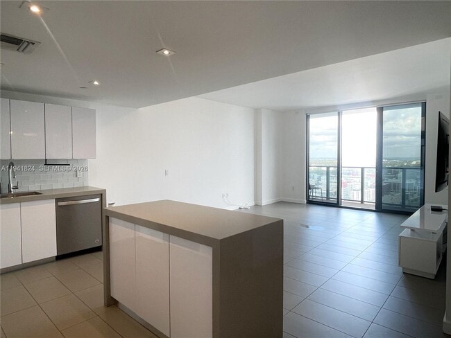 Building Photo - 1600 NE 1st Ave