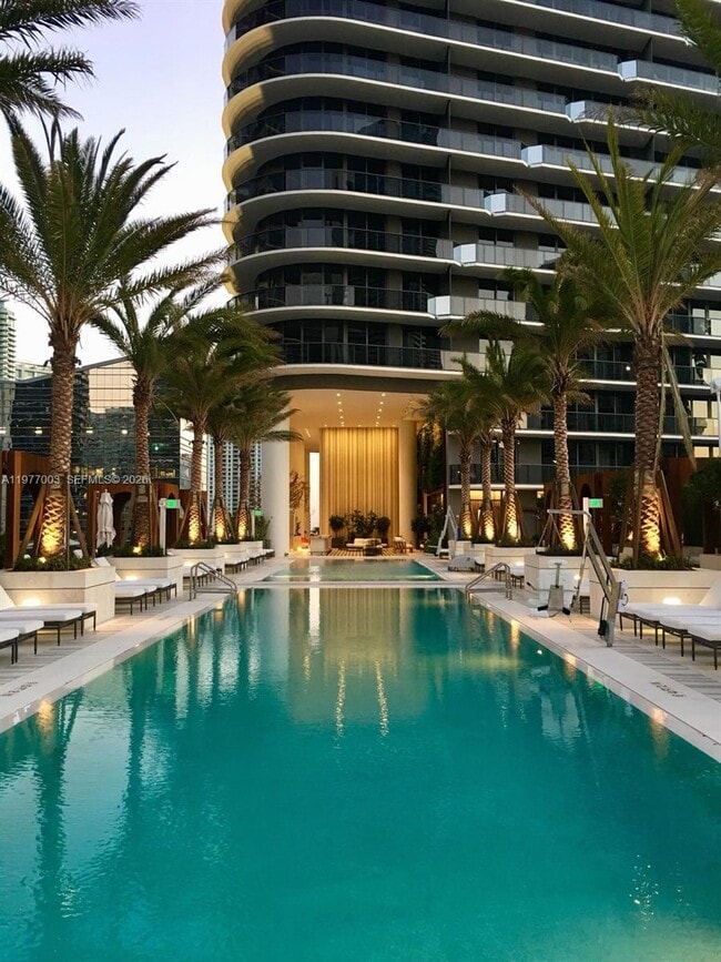 Building Photo - 801 S Miami Ave