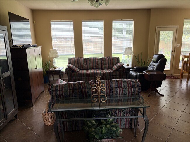 Building Photo - 2515 Silverton Bend