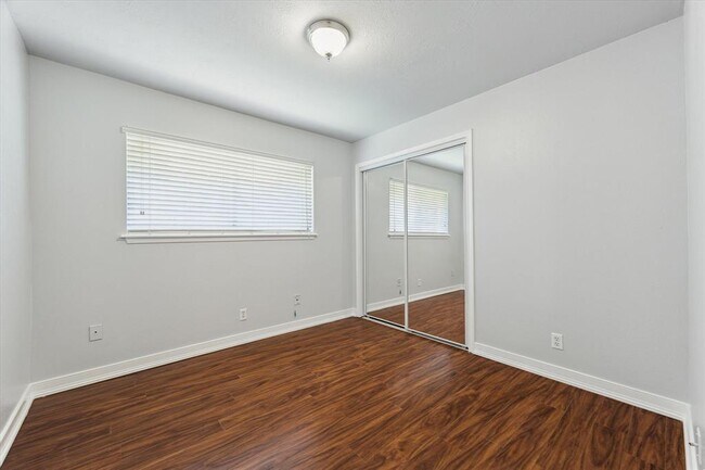 Building Photo - 9711 Long Branch Ln