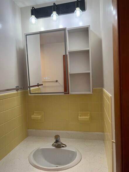 Bathroom - 249 Davison Rd