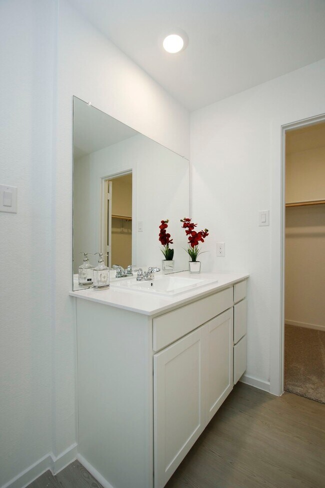 Building Photo - 6819 Flowering Ginger Ln