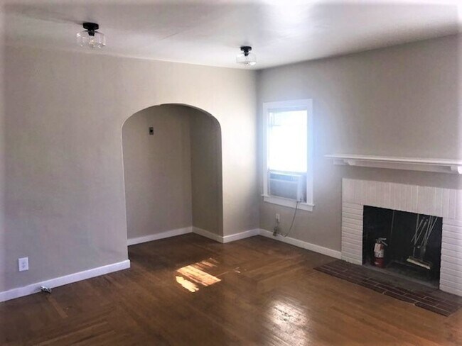 Building Photo - Beautiful 1BR/1BTH Downtown Sacramento