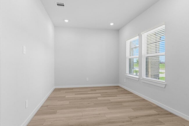 Building Photo - 5403 Kingdom Heights Blvd