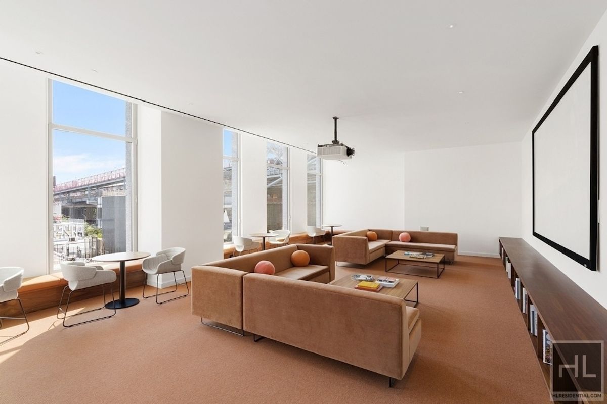 Building Photo - 5 S 5th St