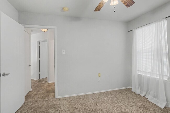 Building Photo - 10925 Caldwell Ln