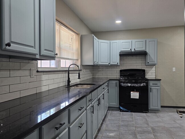 Building Photo - 641 Redstone Ave