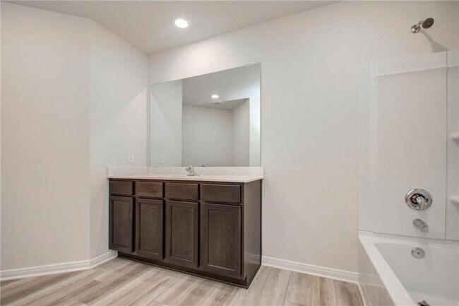 Building Photo - Charming 3BR House in Cleveland