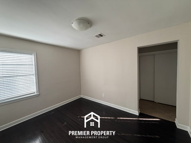 Building Photo - Stunning 3BR Memphis Home with Fenced Backyard & Patio