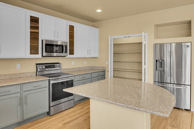 Building Photo - $2,400.00 - 4 Bed, 3.5 Bath Homelocated in the Banning Lewis Ranch neighborhood with Great Commun...