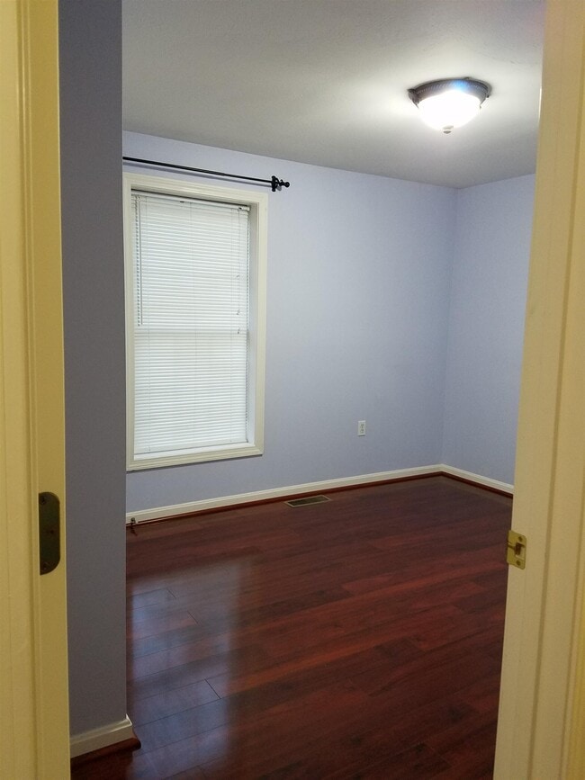 Building Photo - 122 Barbara Ln