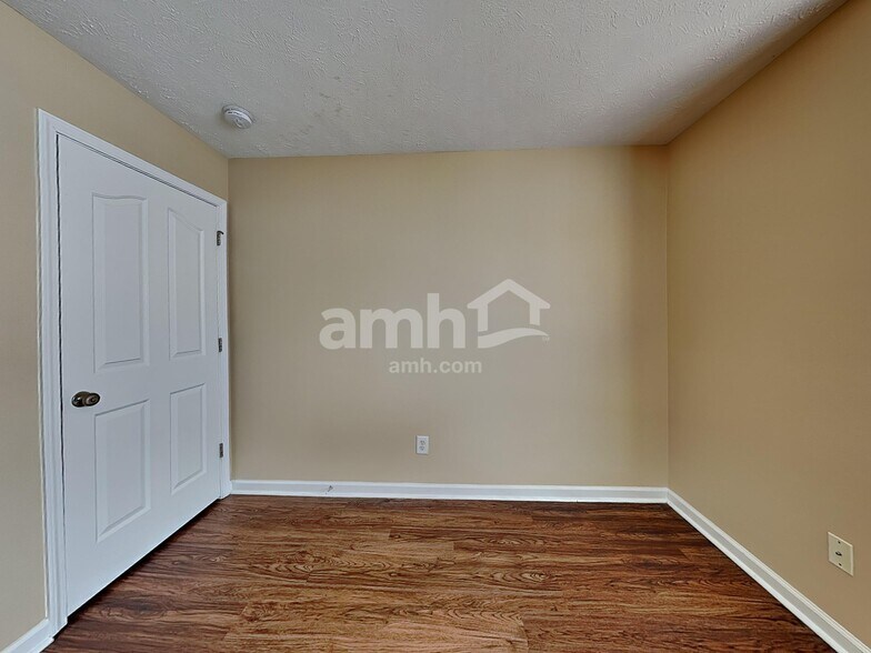 Building Photo - 3129 Skinner Dr