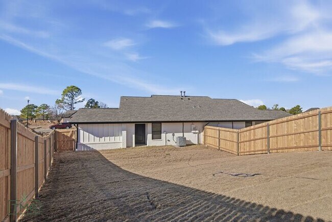 Building Photo - Newly Remodeled 2 Bed Duplex – Prime Broken Arrow Location!