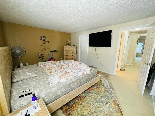 Building Photo - 12521 NE 117th Pl