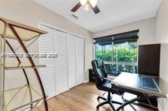 Building Photo - 1532 NE 39th St