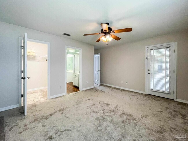 Building Photo - 512 Carson Dr