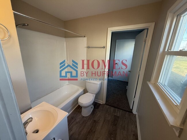 Building Photo - Two Bedroom House | Move In Ready