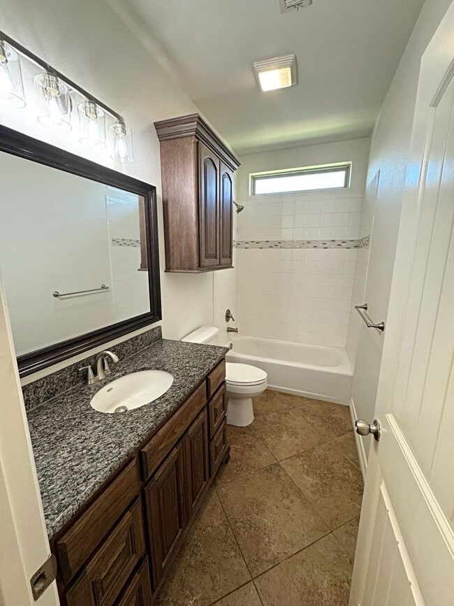 Building Photo - 815 Amber Kay Ln