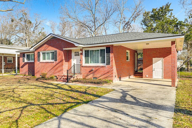 Building Photo - 7012 Terrace Dr