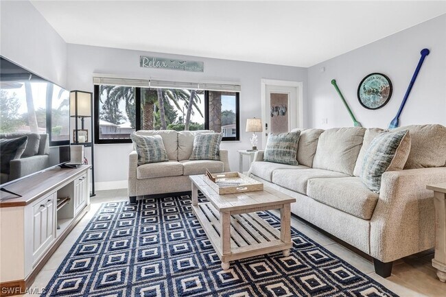 Building Photo - 69 7th St