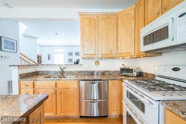 Building Photo - 5001 Waple Ln