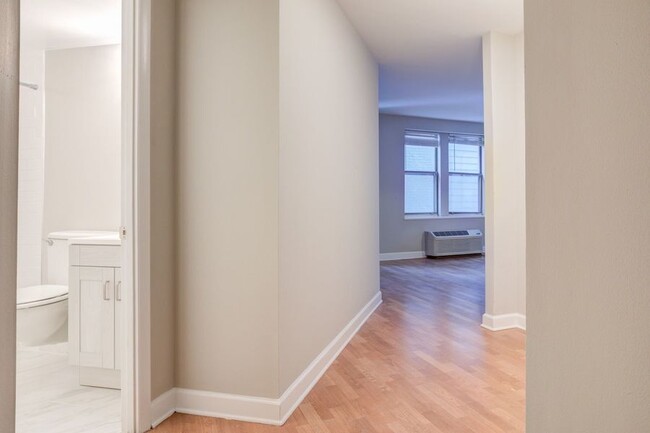 Building Photo - Spacious Studio Across from Meridian Hill ...