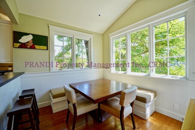 Building Photo - Majestic Custom-Designed Five-Bedroom Esta...