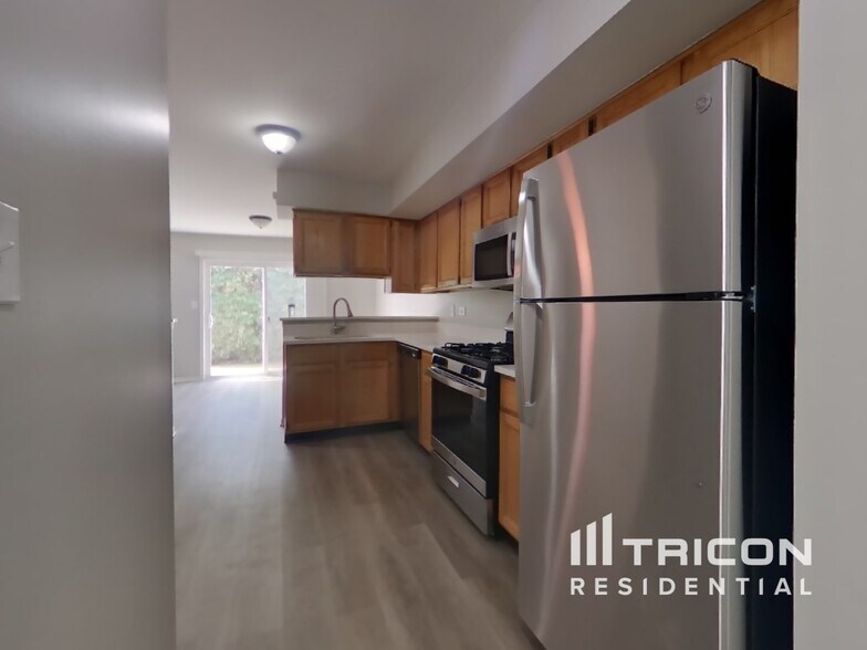 Building Photo - 3106 Anton Cir