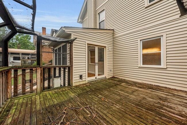 Building Photo - 3940 Delmar Ave