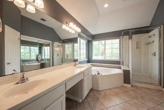 Building Photo - 8901 Splitarrow Dr