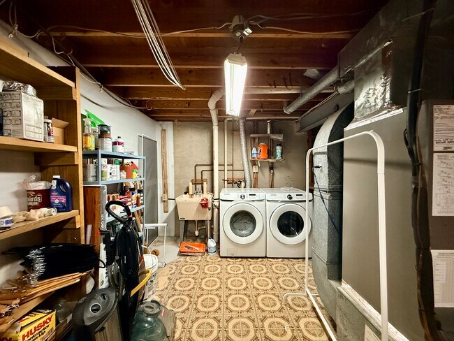 Building Photo - 8152 Mandan Terrace