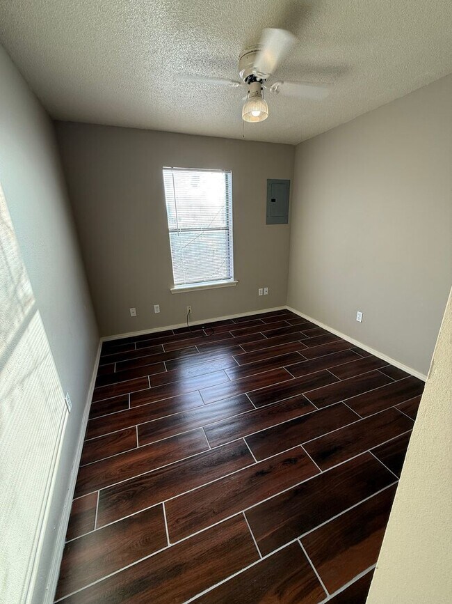 Building Photo - 2239 Alma Blvd