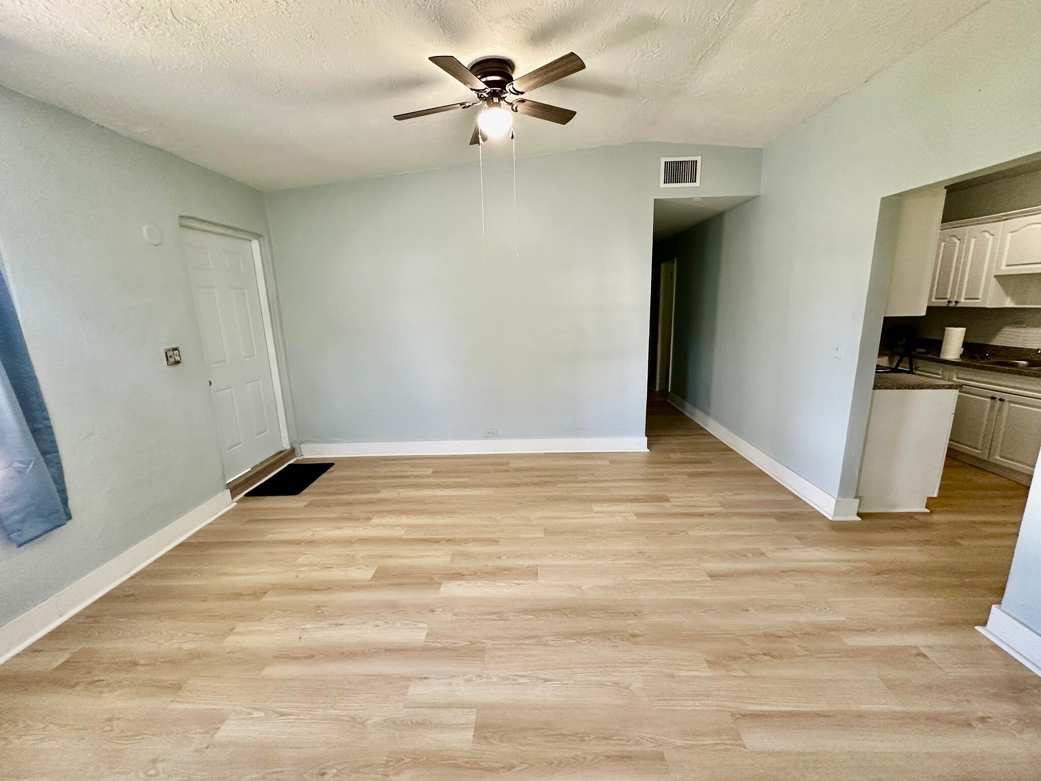 Building Photo - 15920 Bunche Park School Dr