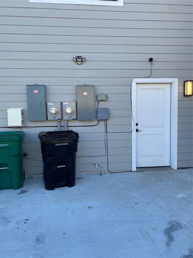 Building Photo - 3604 Dennis St