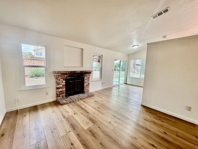 Building Photo - NEWLY REMODELED - 3 Bedroom 2 Bath Home for Rent