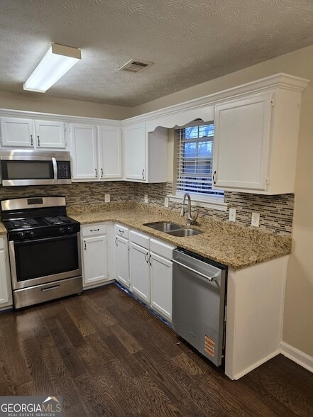 Building Photo - 2727 Manor Cove