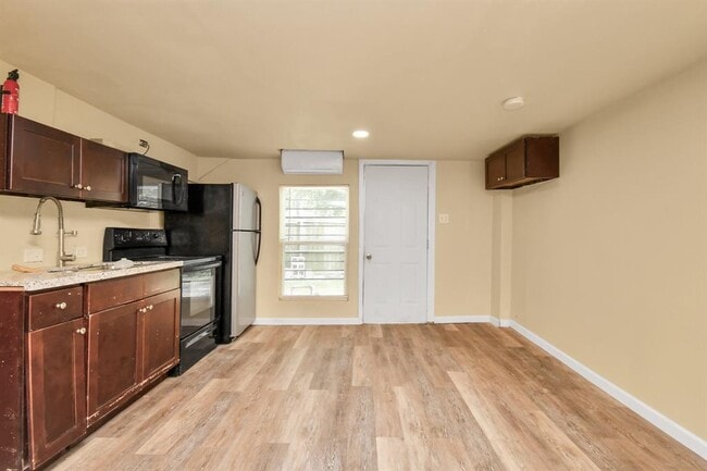 Building Photo - 5714 Doulton Dr