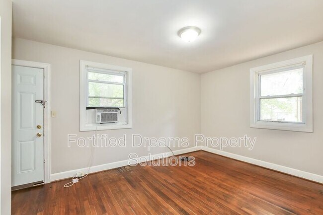 Building Photo - 507 Steele St