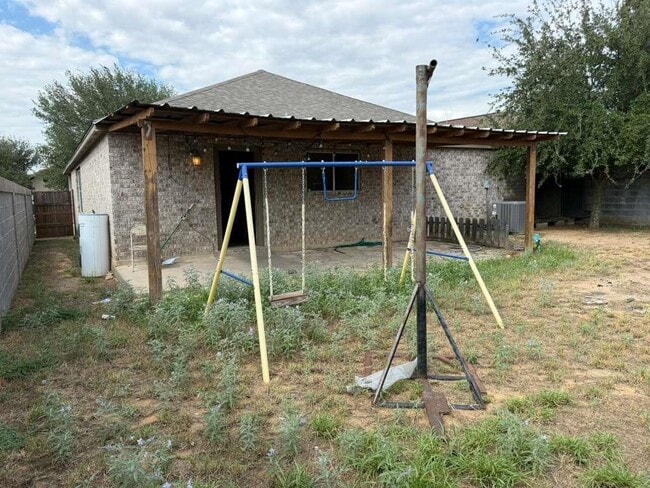 Building Photo - 613 Cuervo Dr