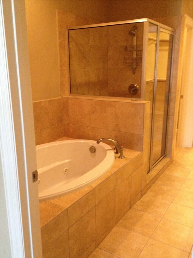 Building Photo - 2038 Palm Forest Ln