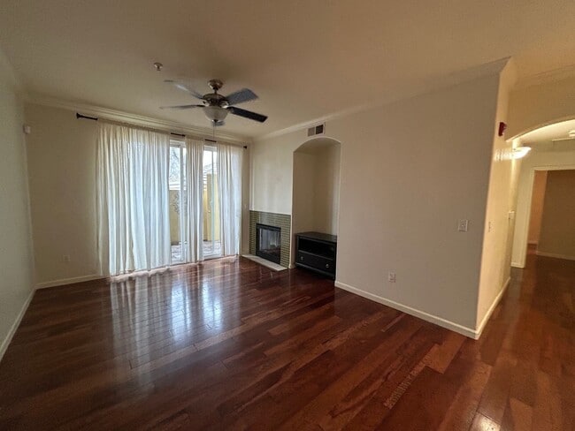 Building Photo - Nice condo located in Balboa Park. Water/Sewer/Garbage included