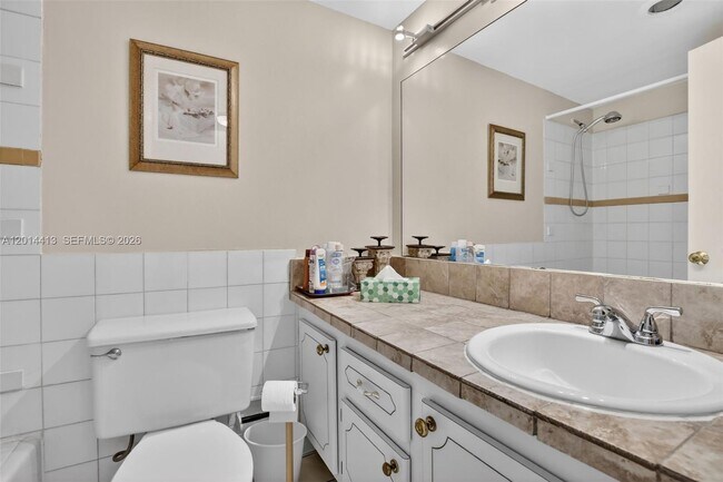 Building Photo - 1817 S Ocean Dr
