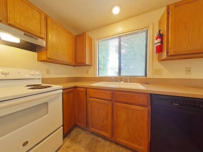 Building Photo - WINTER SPECIAL ~ $1,060 OFF FIRST MONTH RENT