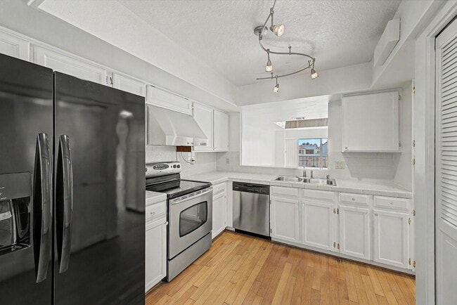 Building Photo - 5736 N 25th St