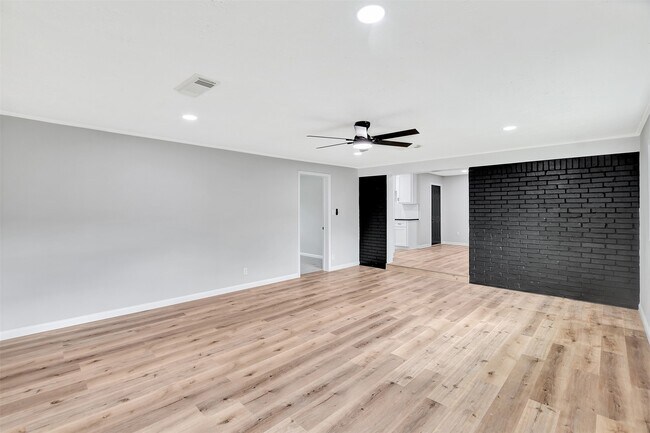 Building Photo - 704 Teabury St