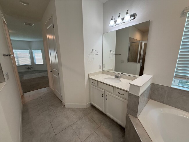 Building Photo - 5/4 Spacious Lake County Home