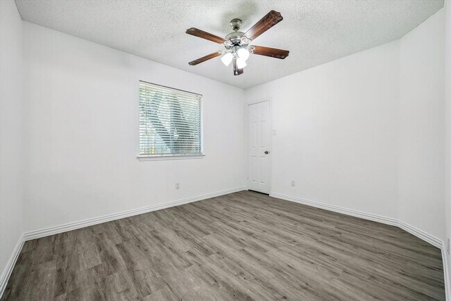 Building Photo - 3204 Blazing Star Trail