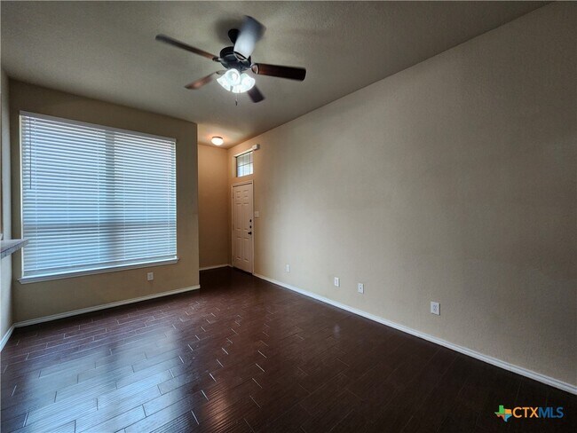 Building Photo - 305 Rosalie Dr