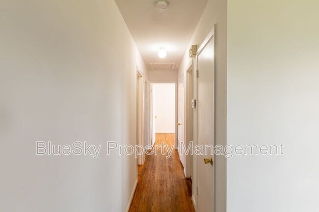Building Photo - 104 Stratford Ct